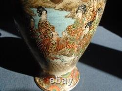 A Fine Antique Japanese Pair of Satsuma vases. Meiji period. Signed