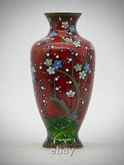 A Fine Cororfull Japanese Cloisonne Enamel Vase. Meiji period