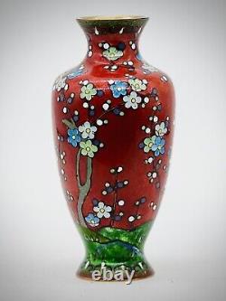 A Fine Cororfull Japanese Cloisonne Enamel Vase. Meiji period