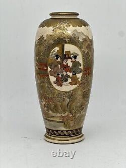 A Fine antique Japanese Satsuma Vase. Meiji Era. Signed