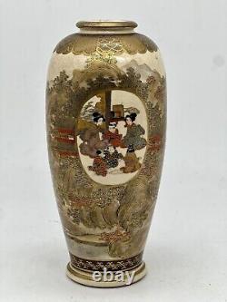 A Fine antique Japanese Satsuma Vase. Meiji Era. Signed