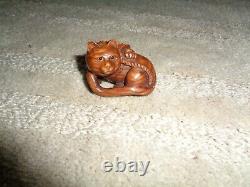 Antique Japanese Netsuke hand carved box wood fine details sitting cat yarn tang