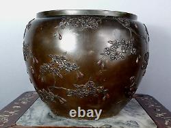 Fine Antique Japanese Bronze Pot, Vase, Meiji period