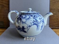 Fine Early 19th Century Sumetsuke Imari Blue & White Porcelain Teapot c. 1800-30