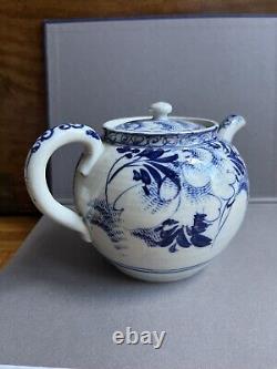 Fine Early 19th Century Sumetsuke Imari Blue & White Porcelain Teapot c. 1800-30
