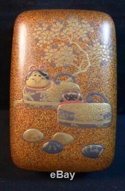 Fine Japanese Lacquer Box with Two Cats and Tree