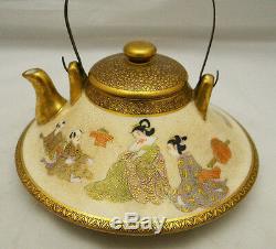 Fine Japanese Meiji tripod Satsuma Teapot, signed