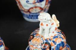 Fine pair of japanese Imari ribbed jars and covers Lion finals 33cm / 13.2 inch