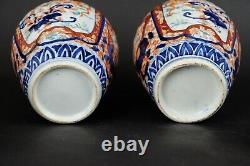 Fine pair of japanese Imari ribbed jars and covers Lion finals 33cm / 13.2 inch