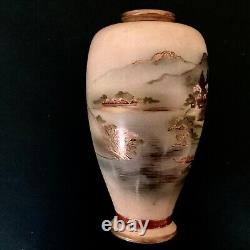 Finely Detailed Handpainted Japanese Satsuma Vase Showa Era