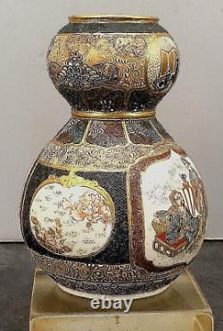 Japanese Meiji Satsuma Double-Gourd Vase with Fine Decorations by Meizan