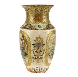Japanese Satsuma Kutani Porcelain Vase, finely Hand Painted cranes 19th Century