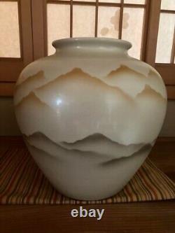 Jpn Kutani Ware Vase by Eihou Traditional Fine Piece Depicting Mountain range FS