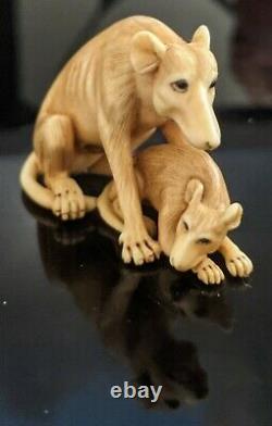 Meiji Netsuke depicting a starving dog protecting her puppy museum quality fine