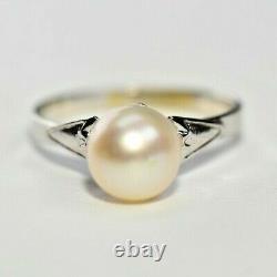 Vintage solid 18k white gold Ladies Ring 7.9 mm Genuine Japanese Cultured Pearl